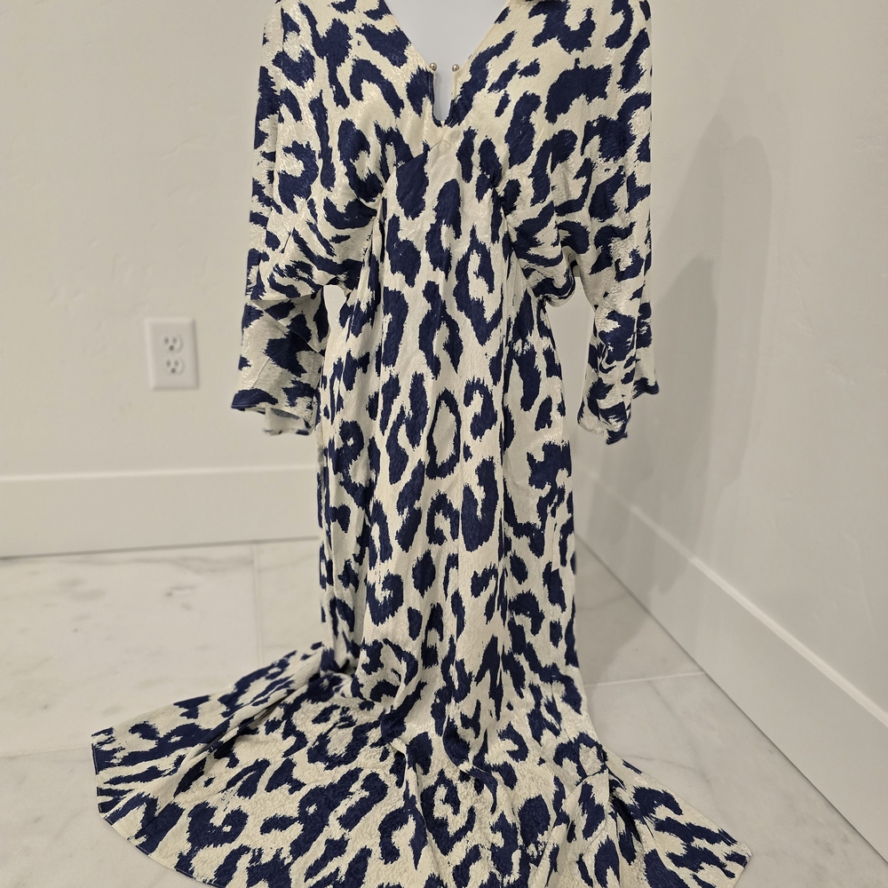 Elegant Blue and White Leopard Print Dress